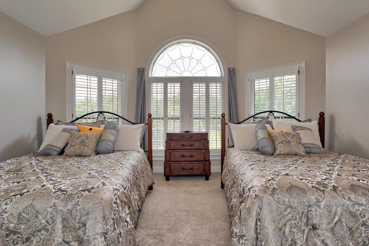 Pleasanton Courtyard Bed And Breakfast Fayetteville Exterior foto
